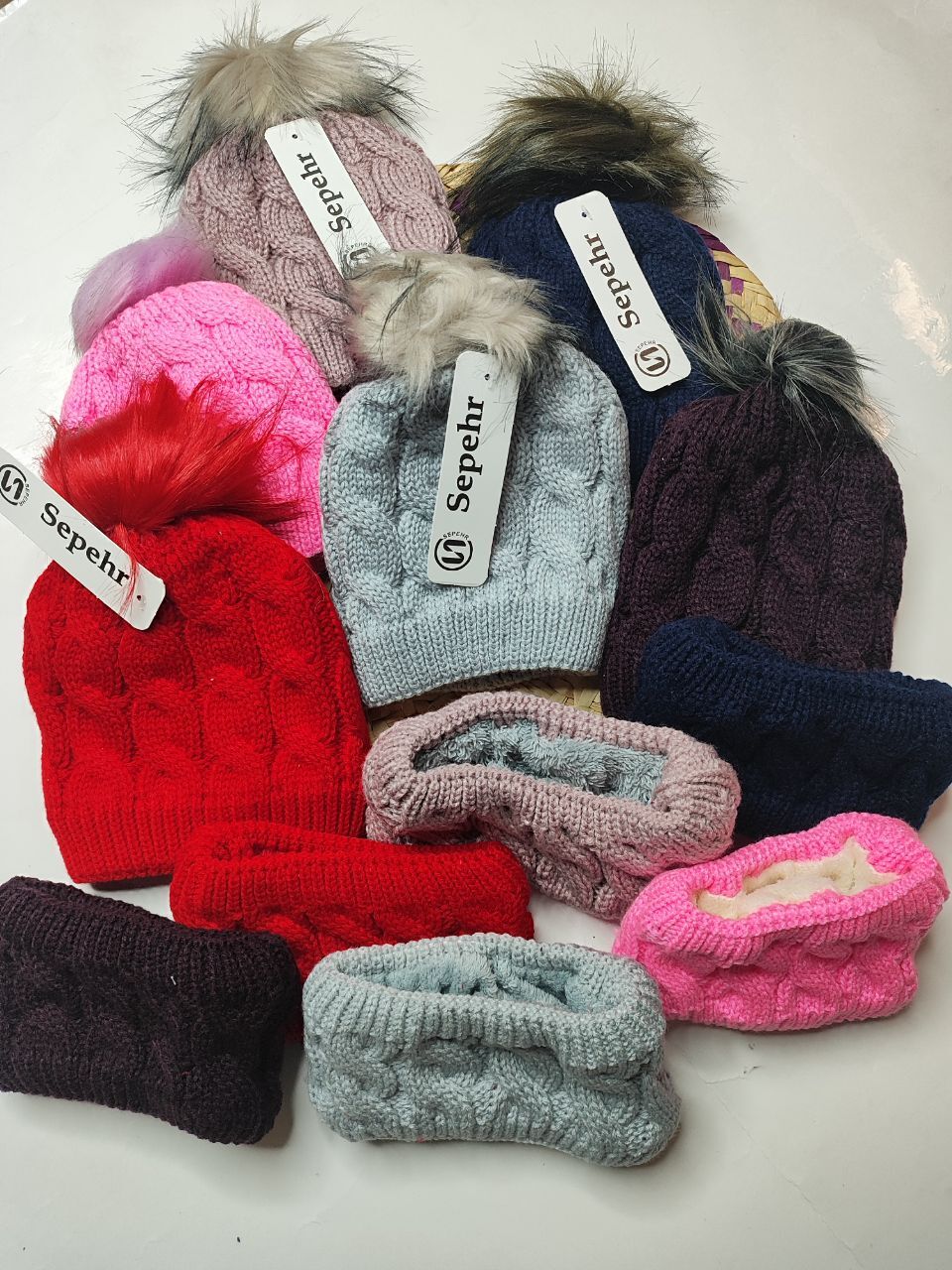 کلاه گردنی تک پوم